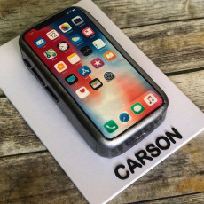 Торт в виде смартфона