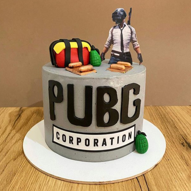 Торт PUBG с 3D фигуркой