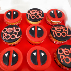 Капкейки в стиле боевика Deadpool