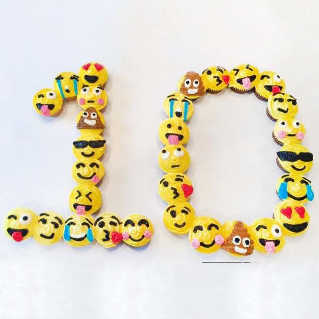Цифра 10 из капкейков