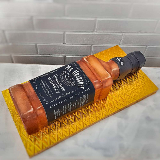 Торт мужчине с бутылкой коньяка Джек Дениелс