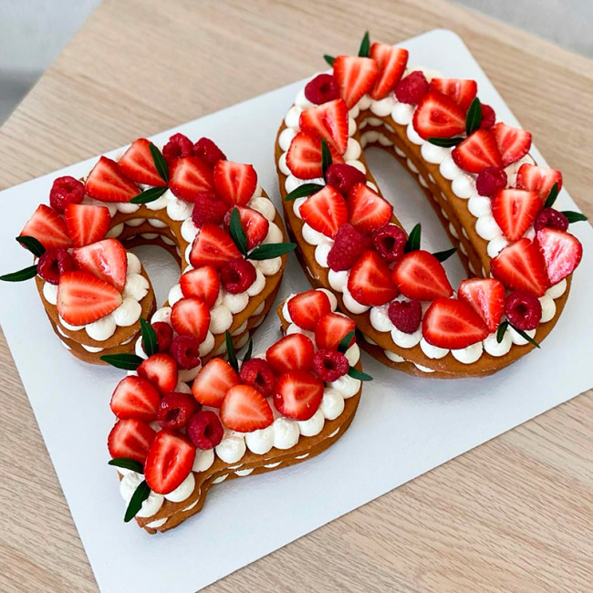 Торт цифра 20 девушке
