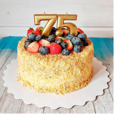 Торт с ягодами на юбилей 75 лет