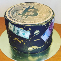 Торт в виде монеты Биткоин