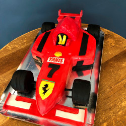 Торт в виде болида Ferrar