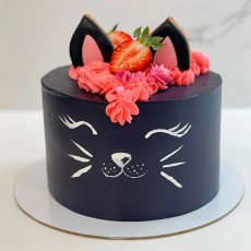 Торт с черной кошкой